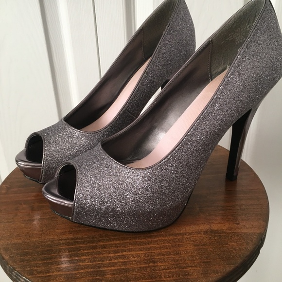 Silver platform heels - Picture 1 of 2